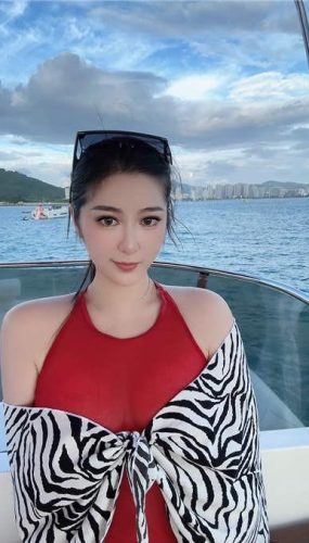 120斤的小王同学 – 游艇福利 [10P/2V/12MB]