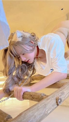 就是阿朱啊 – 乖狗狗舔酸奶 [18P/38MB]