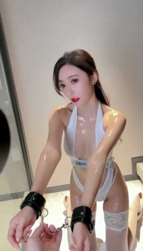 秀人视频 王馨瑶 真空形状清晰 抹油手铐