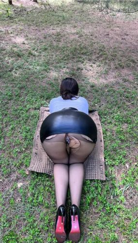 迷人的五姨太 – 制服OL的户外诱惑 [30P/258MB]